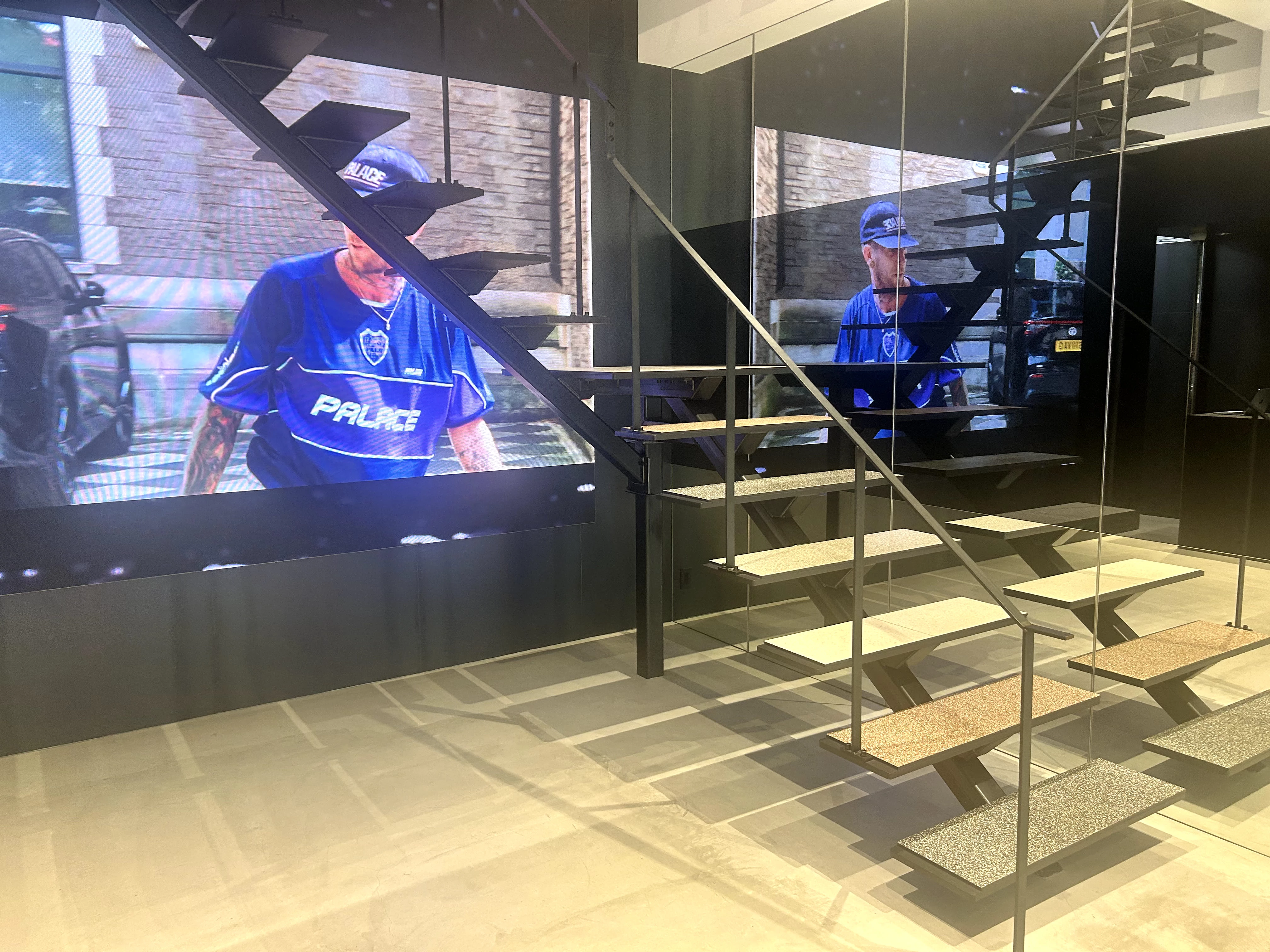 アパレルショップ階段